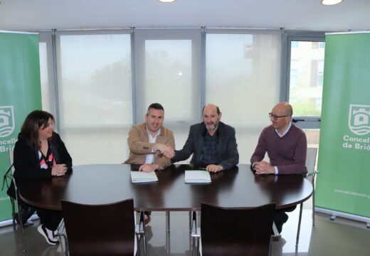 O Concello de Brión e a Real Federación Galega de Fútbol asinan o convenio para facer o proxecto de acondicionamento e remodelación do campo de fútbol José Pumar
